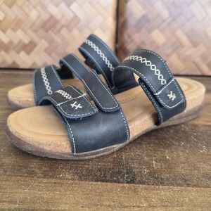 Clarks Collection Sandals Women's 7.5 W Navy Blue Embroidered Ultimate Comfort